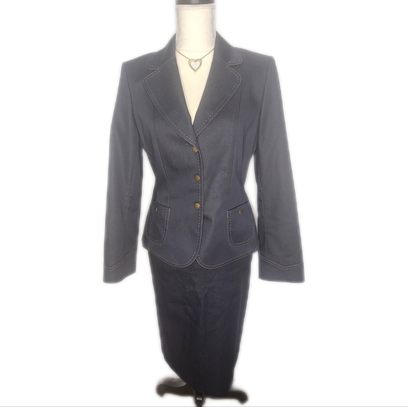 Tahari Dresses & Skirts - Tahari, Blazer & Skirt Suit Set. Navy, Size 8.